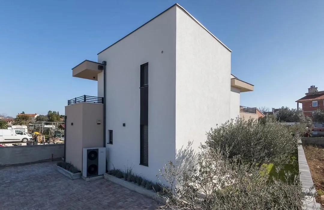 Villa M-1