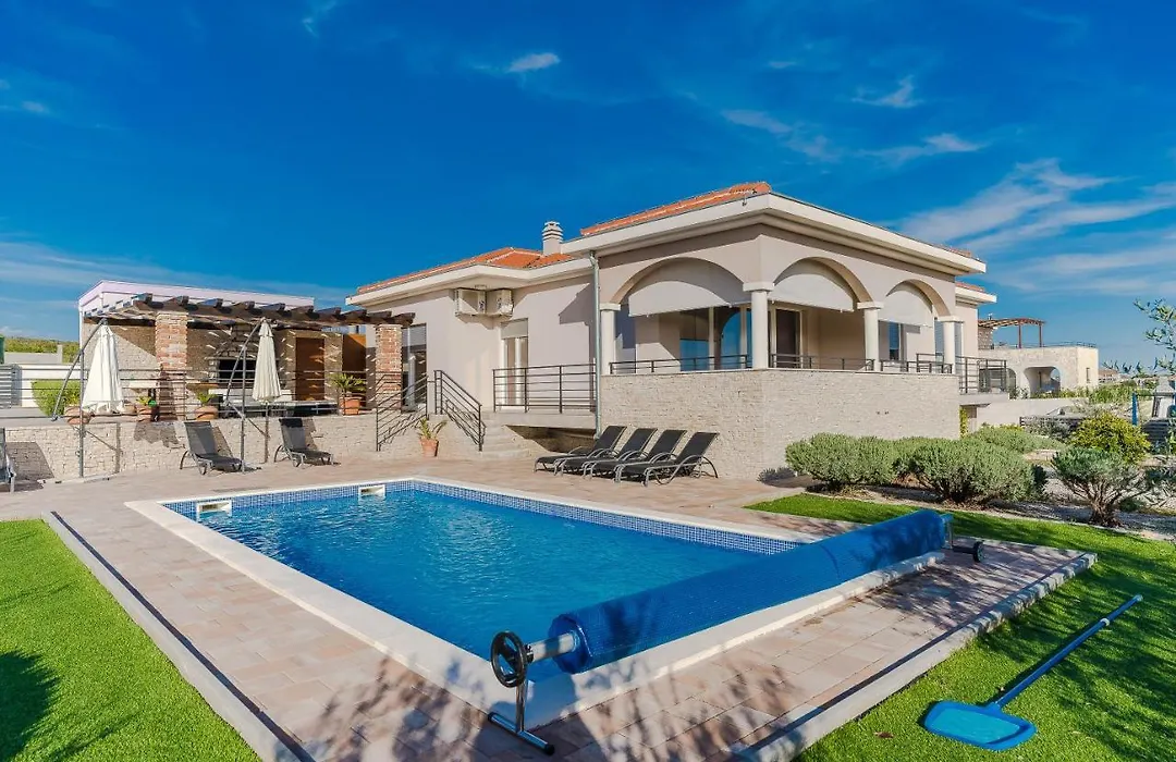 Villa Luka-1