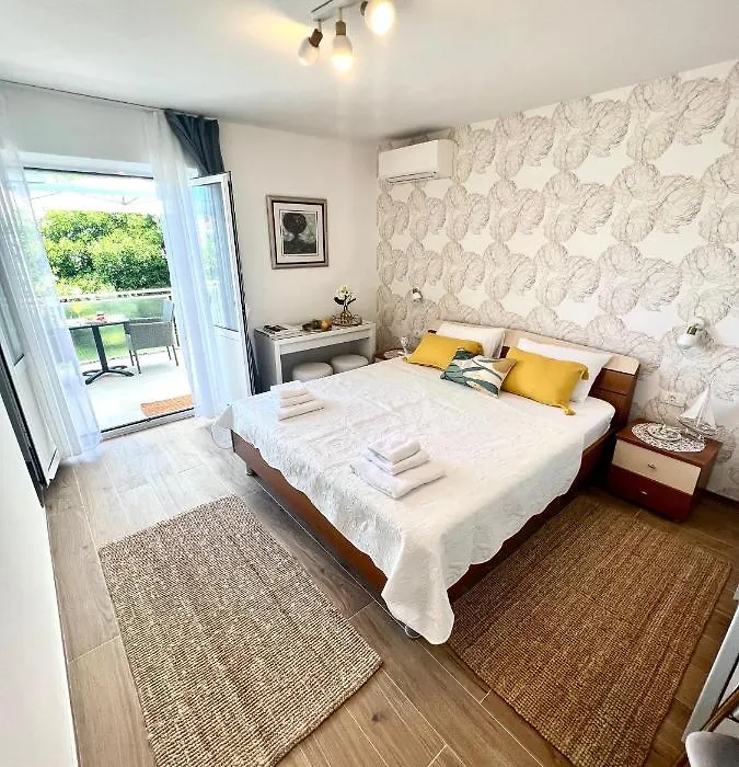 Sun&Fun Studio Apartment-1
