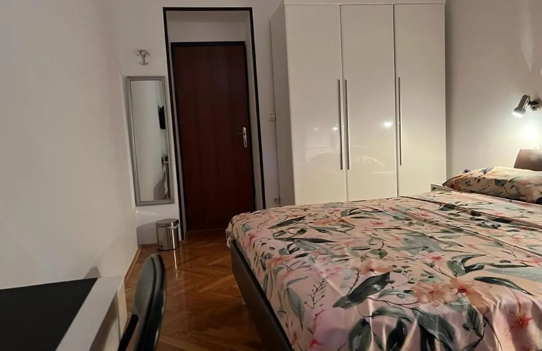 Rooms Aida-1