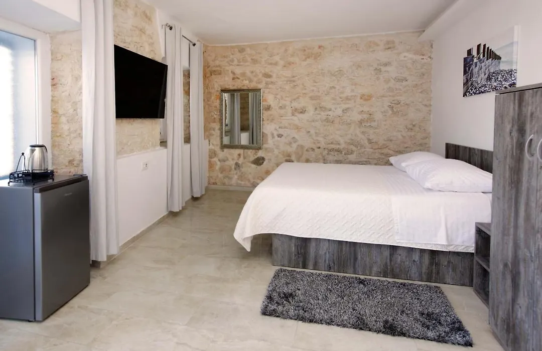 Luxory D-Rooms-1