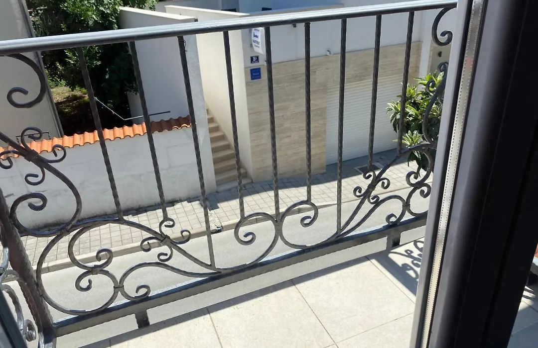 Guest House Lorenta Near The Beach-1
