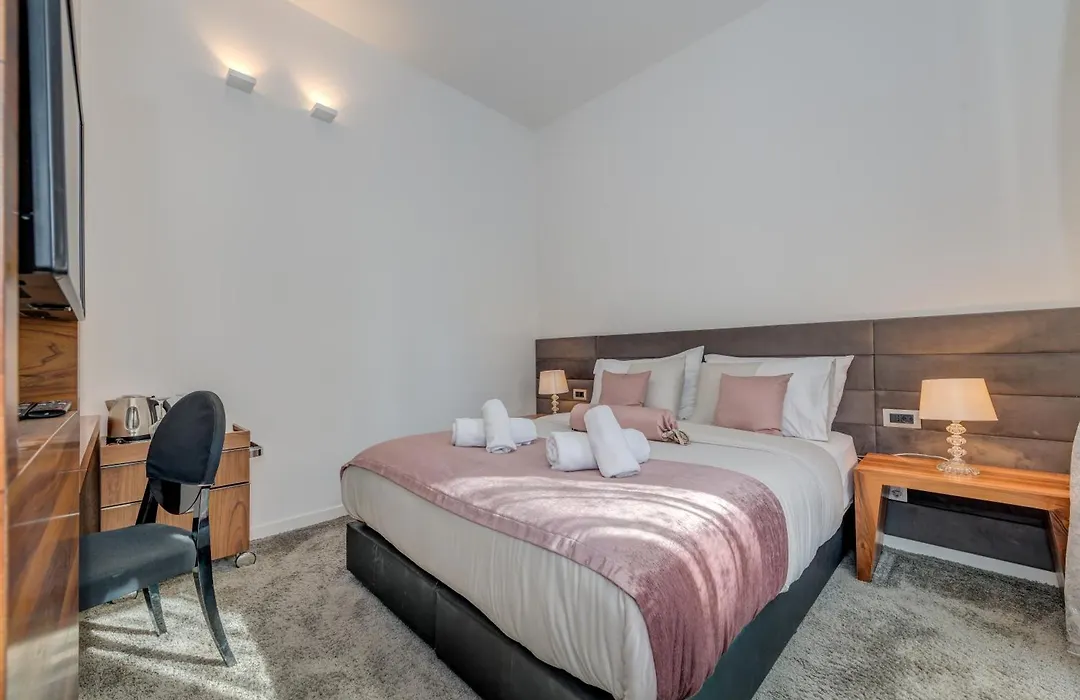 Starlight Luxury Suites-1