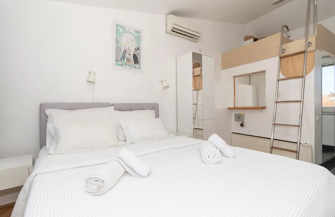 Rooms Gold-1