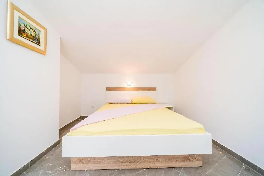 Apartments And Rooms Bari - 10 Km From Airport-1