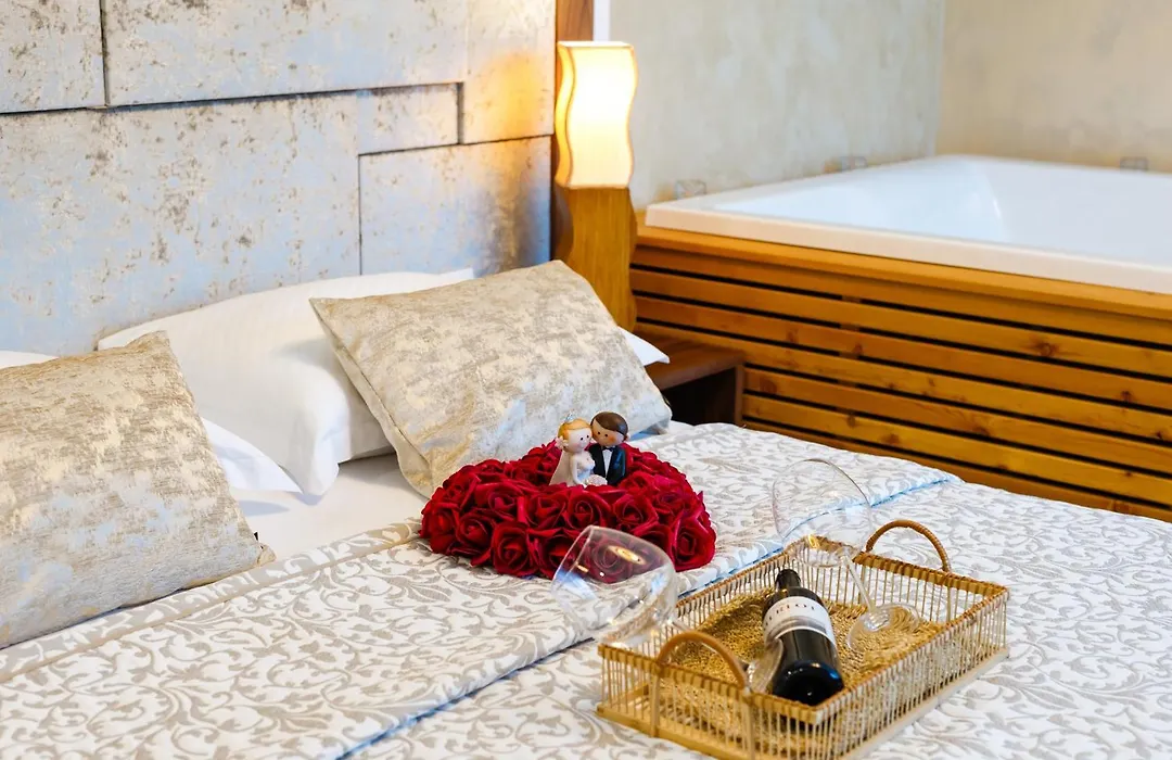 Grand Lakes Rooms-1