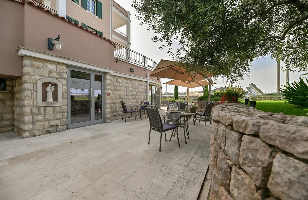 Villa Hresc M-1