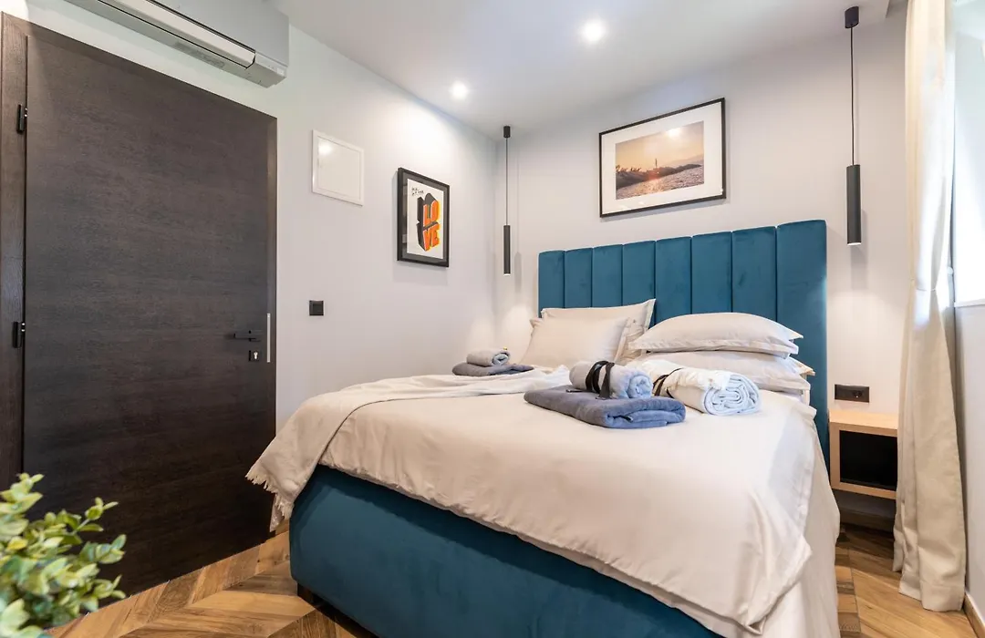 West Coast Deluxe Rooms-1