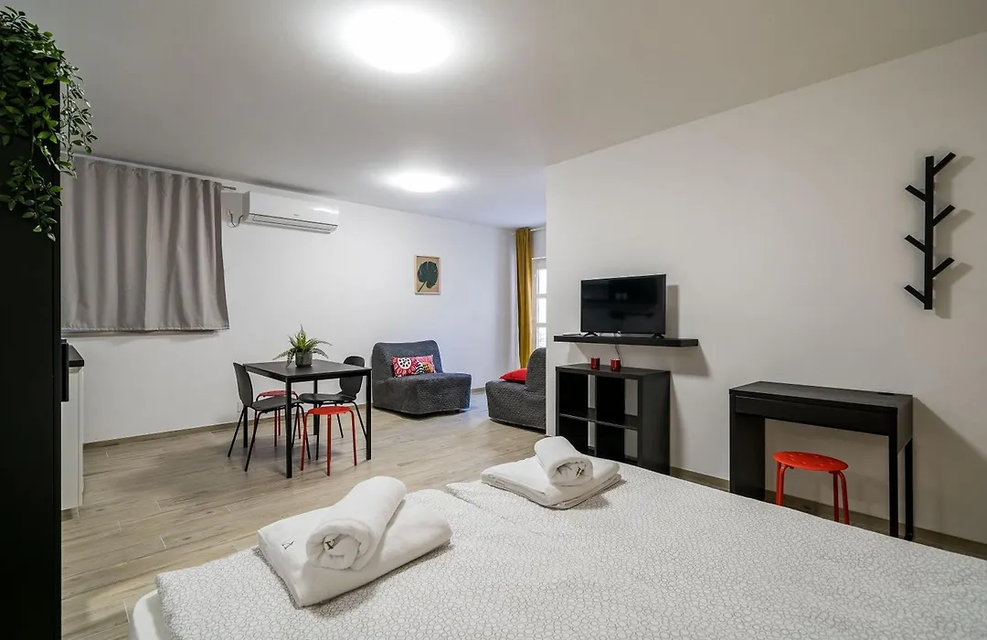 Residence & Pool Villa Schwarz Suites-1