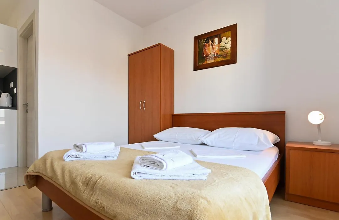 Rooms & Apartments Jadranka-1