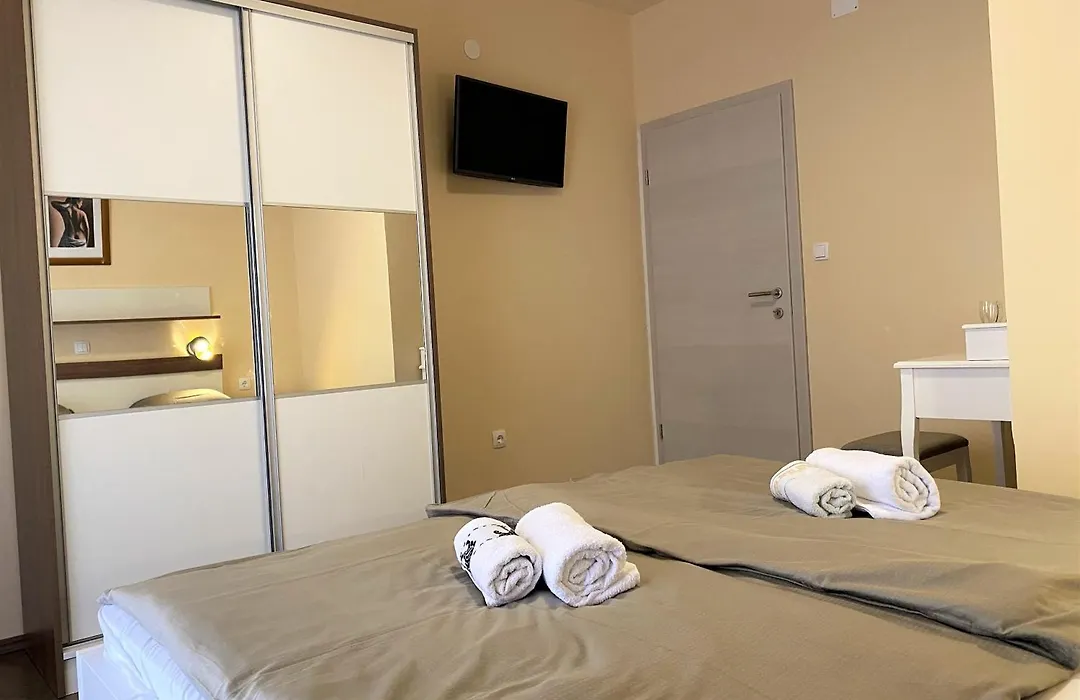 Guesthouse Mira-1