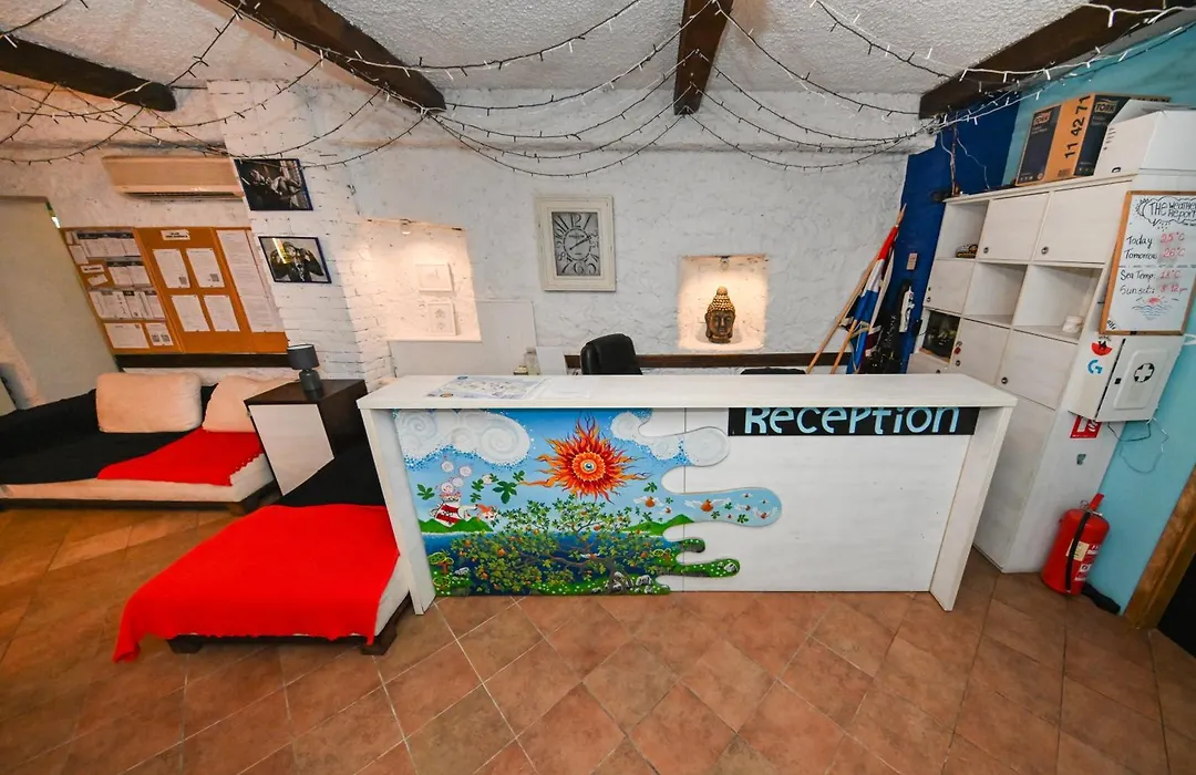 The Lazy Monkey Hostel & Apartments-1