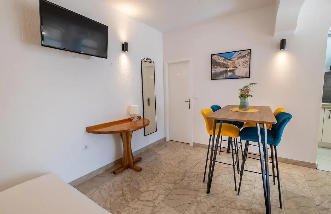 Family Apartments - Guesthouse Vranjes-1