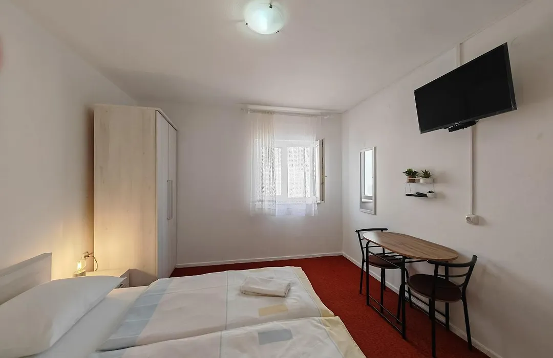 Apartments & Rooms Samohod-1
