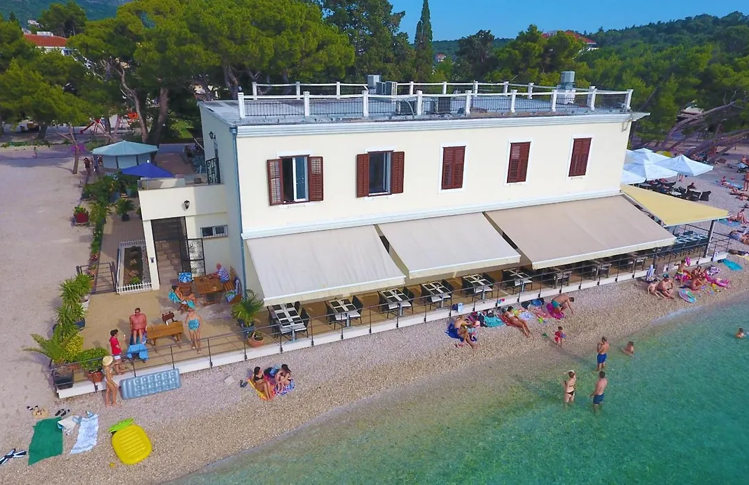 Beach Rooms Riviera - Zuta Kuca-1