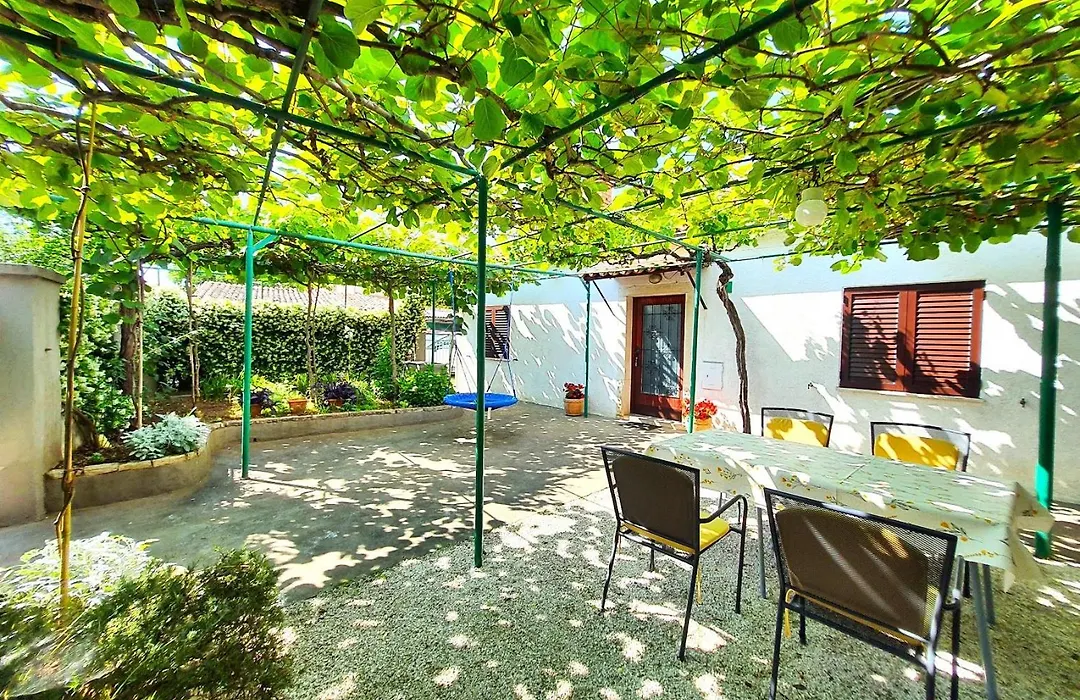 House Orieta 385-1