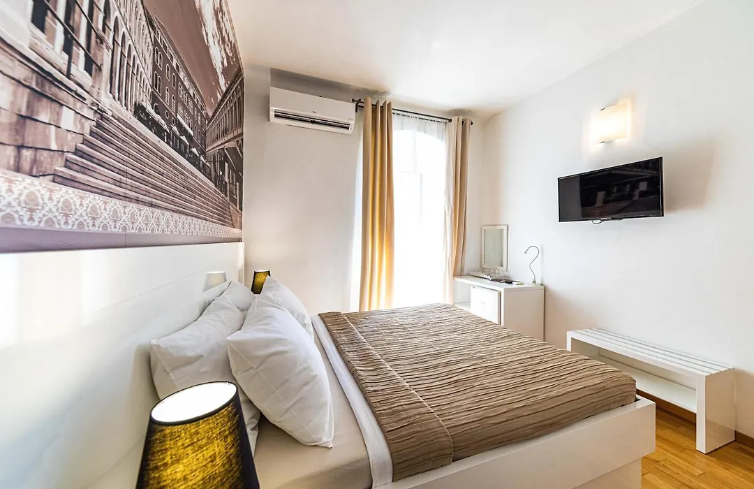 Riva City Rooms-1