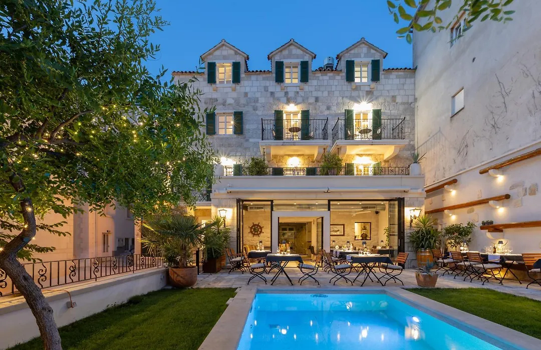 Casa Columba - Adults Only 4 Star Boutique Hotel With Outdoor Pool & Private Garden-1