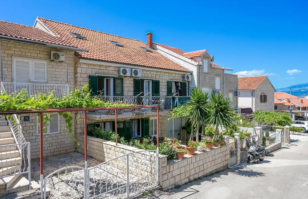 Apartments And Rooms With Parking Space Supetar, Brac - 5658-1