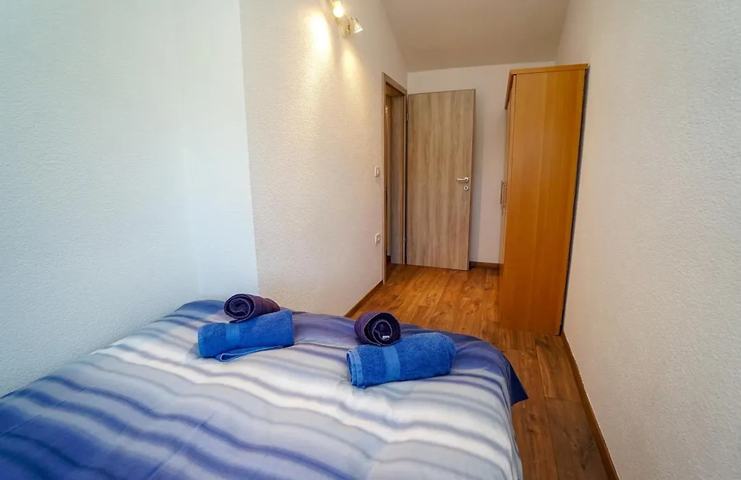 Linda Apartments Zambrattia-1
