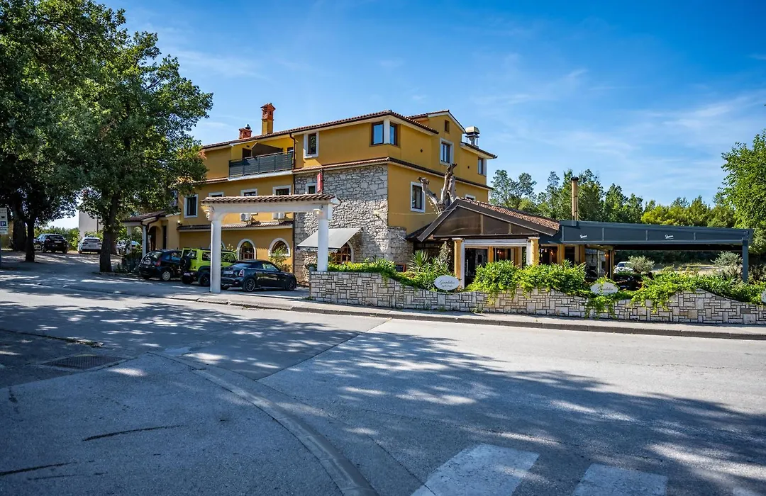 Rooms With Free Parking-1