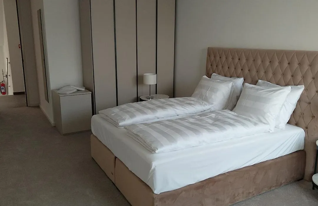 Hotel Oscar-1