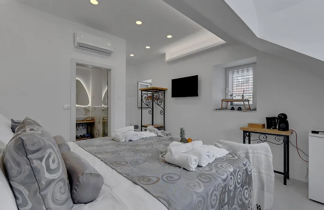 Luxury Rooms Palace B&B-1