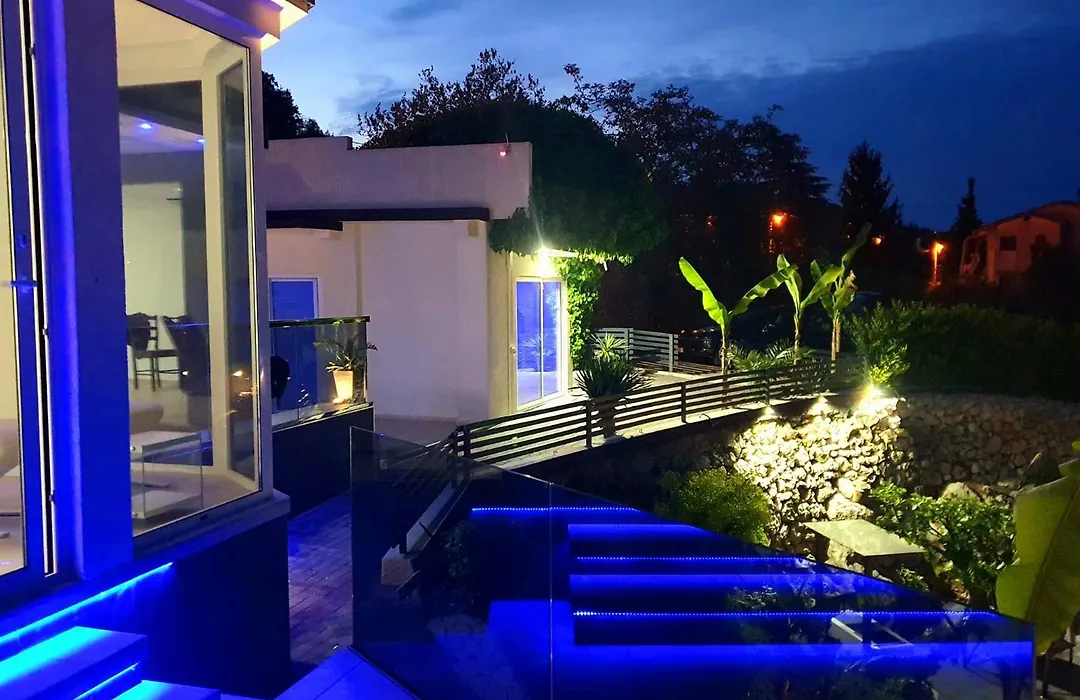 Penthouse Jacuzzi & Pool Luxury Apartments-1