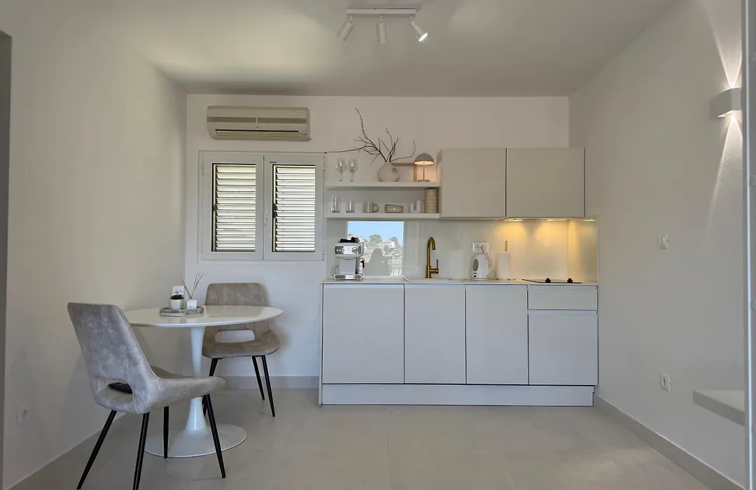 Oleander Apartment & Room Centar-1