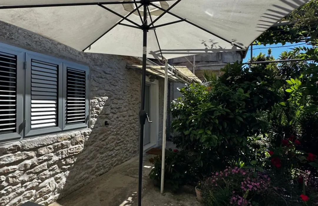 Eleonora Apartments Free Parking, Garden & 5 Min To Beach-1