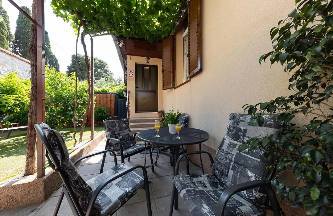 Antique Garden Villa-1