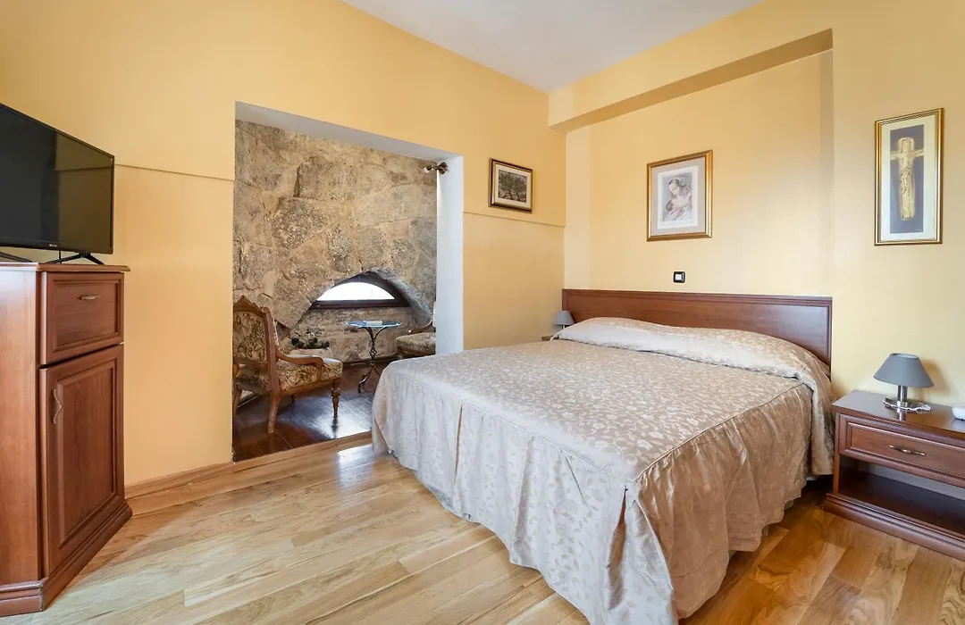 Hotel Peristil-1
