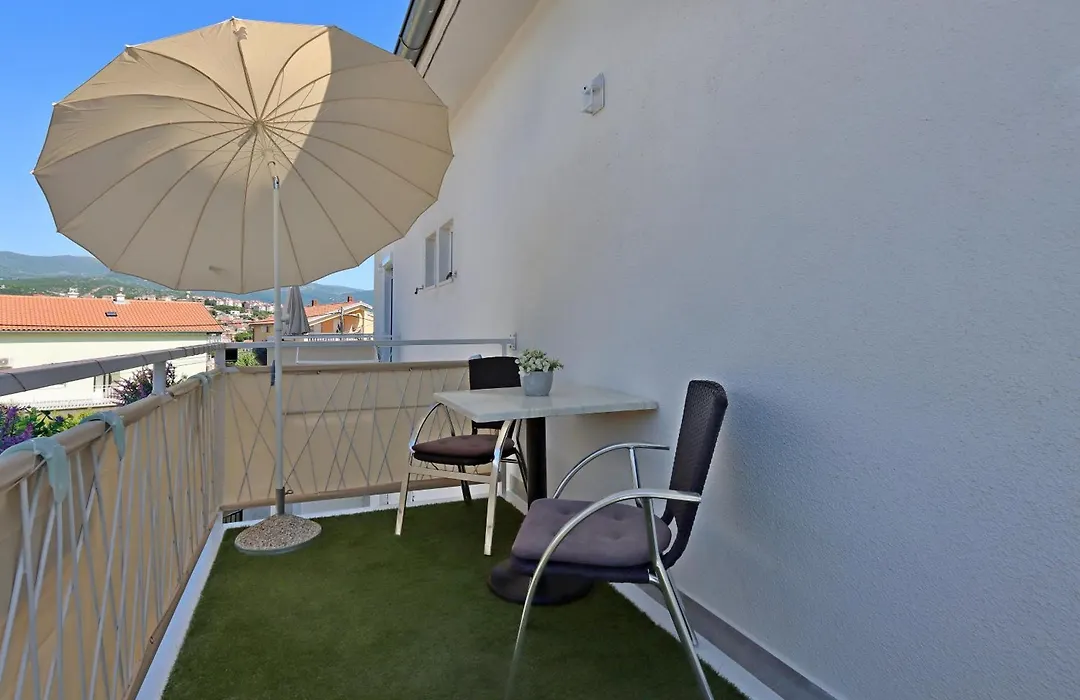 Rooms With A Parking Space Novi Vinodolski - 21509-1