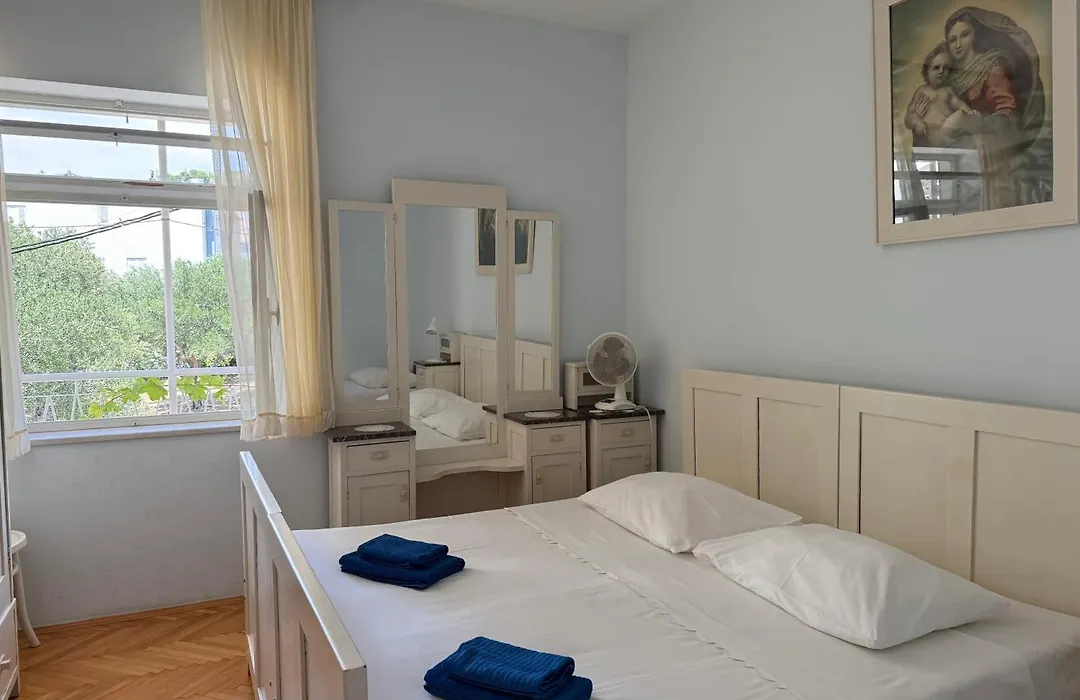 Hostel Guesthouse Mira-1