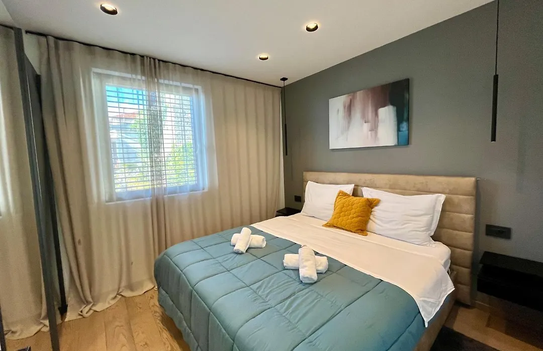Aparthotel Villa V With Pool And Parking-1