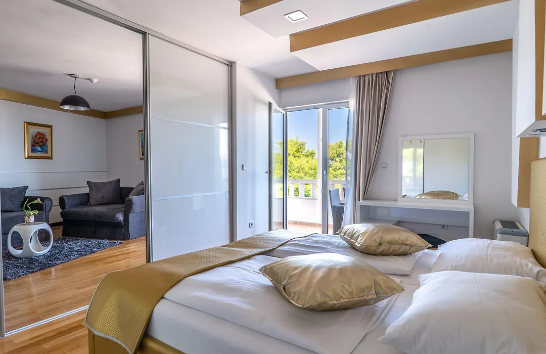 Hotel Sveti Kriz-1