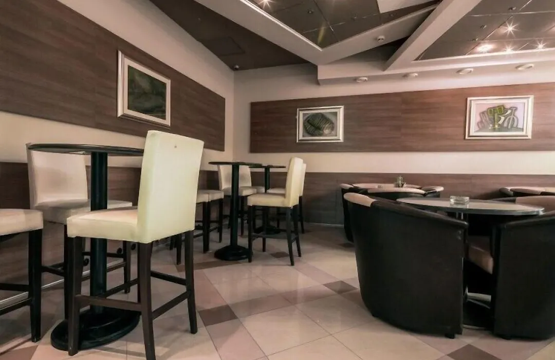 Hotel Macola-1
