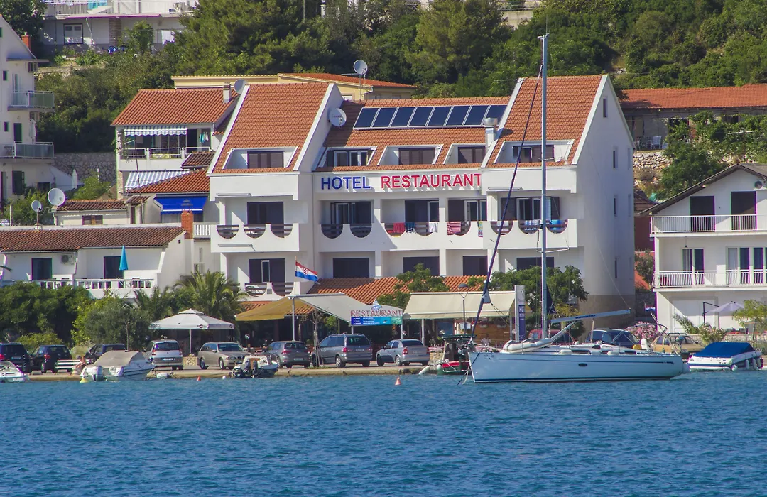 Hotel Plava Laguna-1