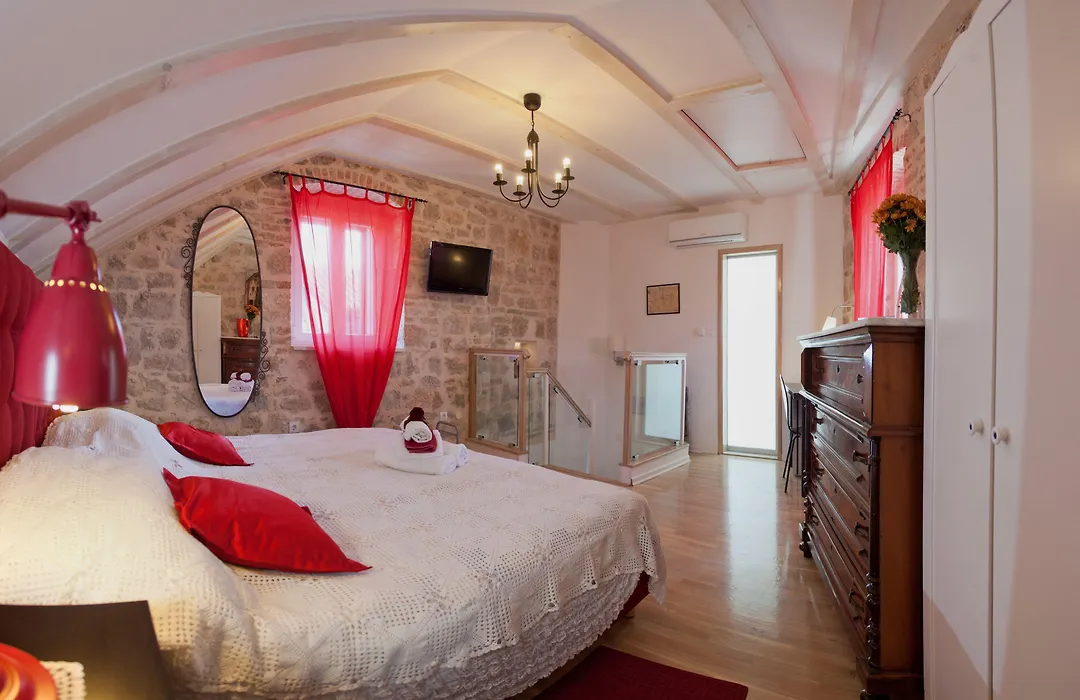 Bed & Breakfast Vila Baguc-1