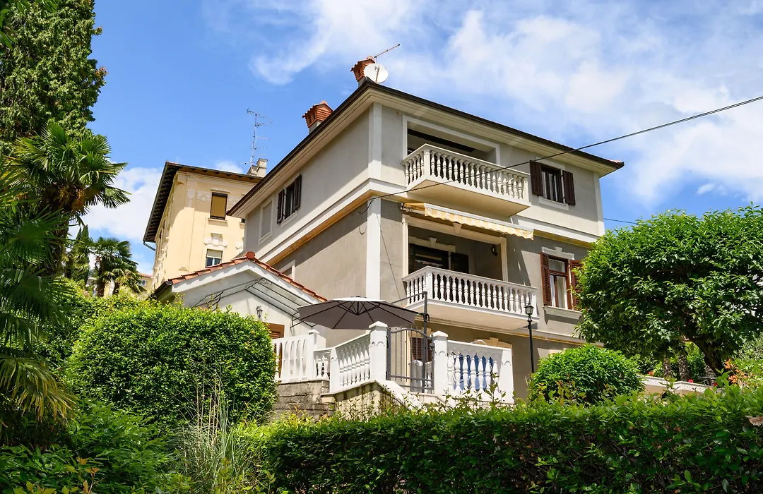 Apartments Villa Salona-1