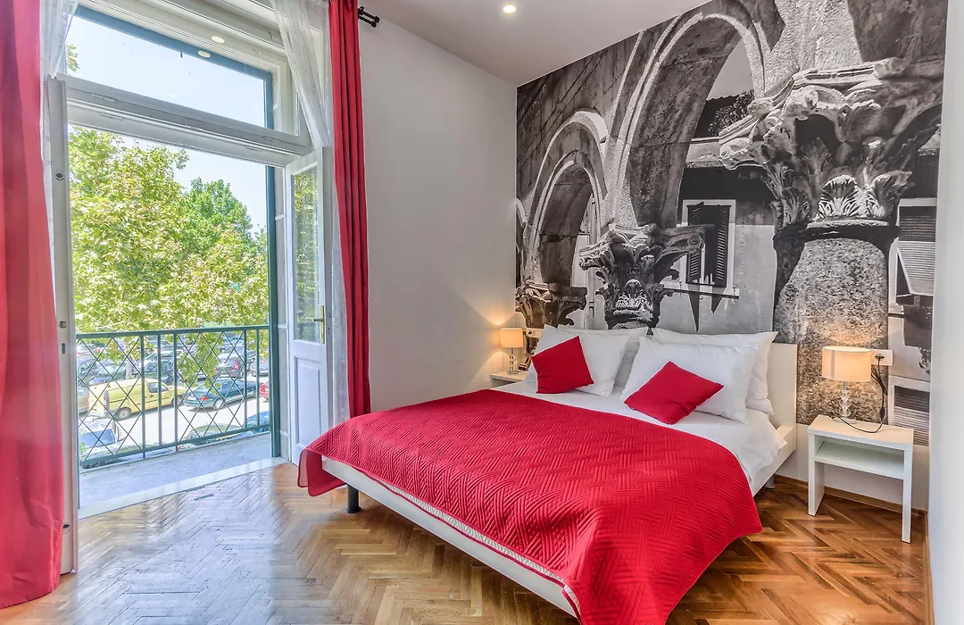 Split Urban Rooms III-1