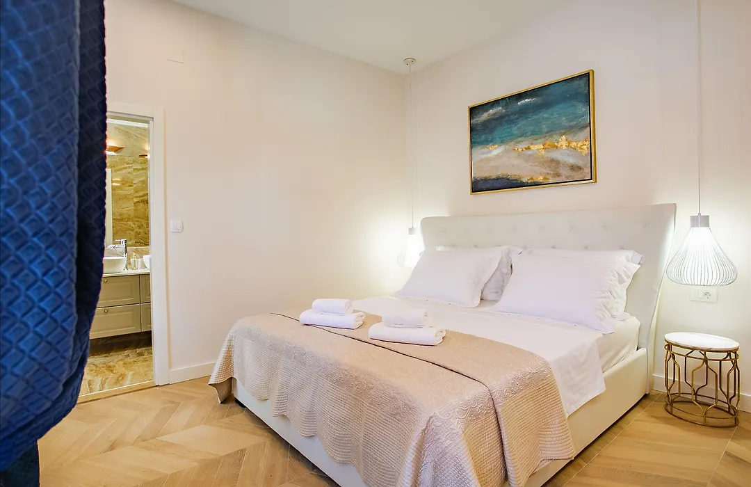 Best4Stay Luxury Rooms-1