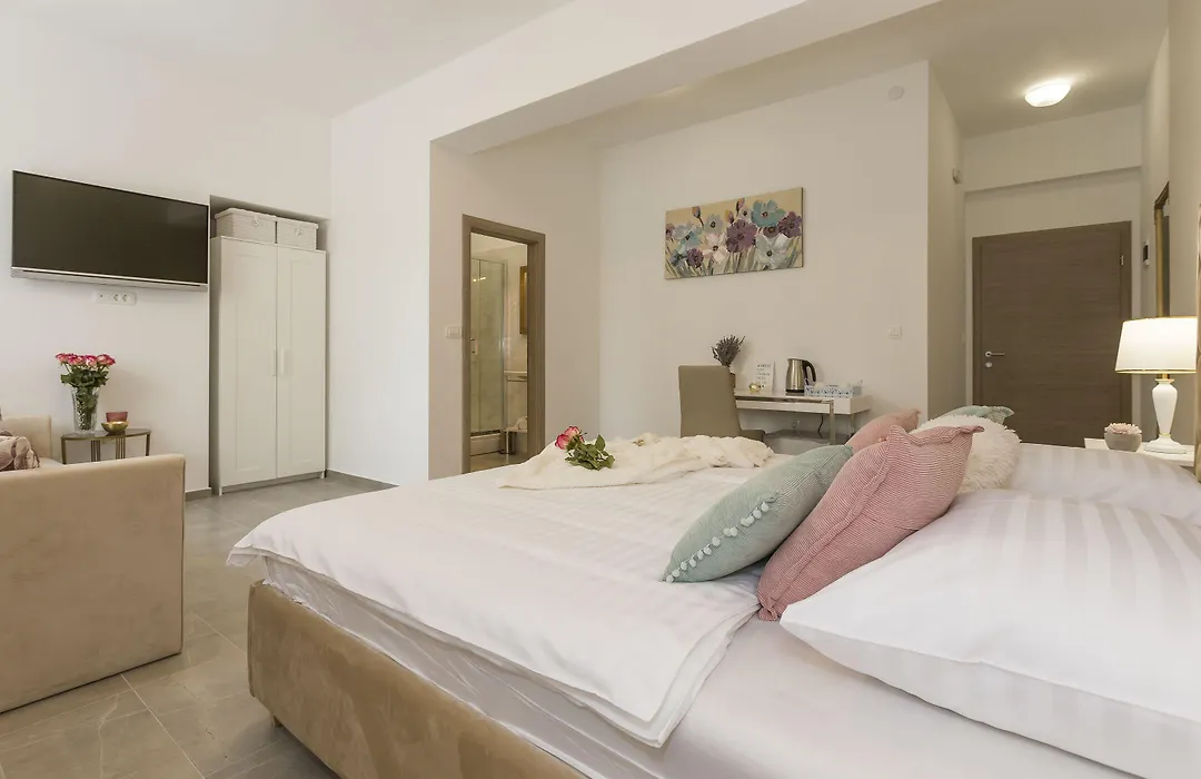 Luxury Rooms Saint Jacob-1