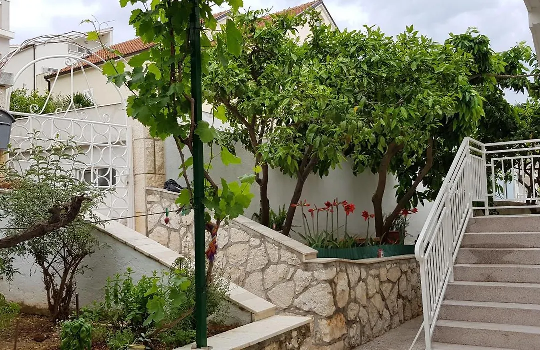 Apartments And Rooms With Parking Space Hvar - 15378-1