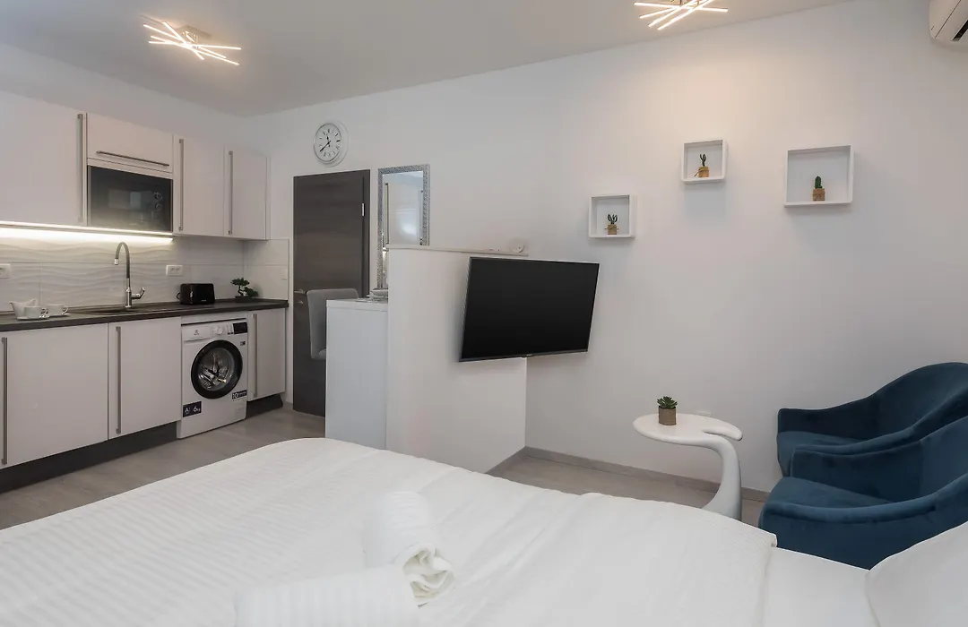 Luxury Studios & Rooms Seven-1