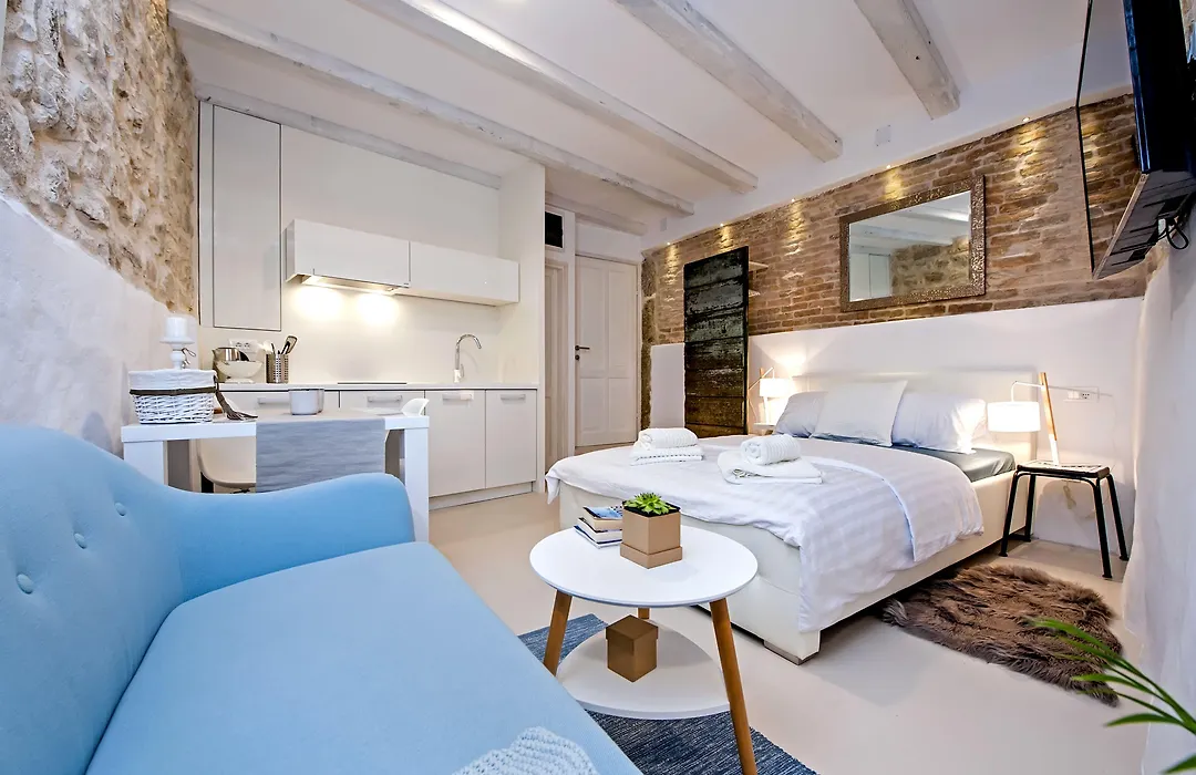 Luna Rooms And Studios-1