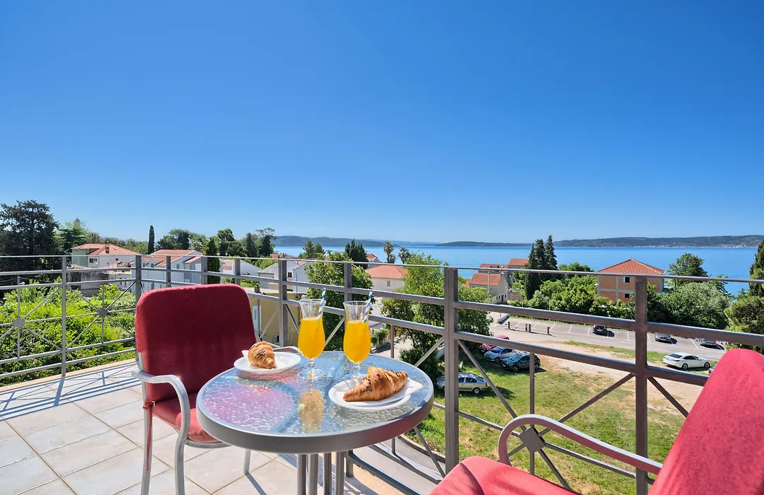 Hotel Aqua - Guest Rooms & Suites Kastela-1