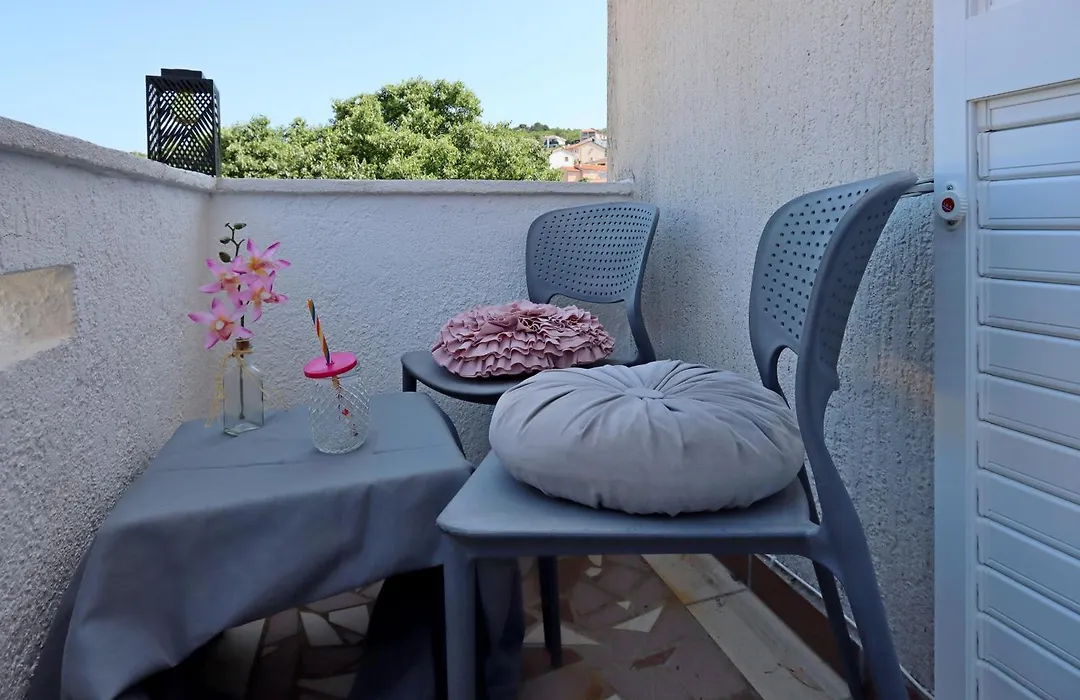 Apartments And Rooms With Parking Space Vrbnik, Krk - 5302-1