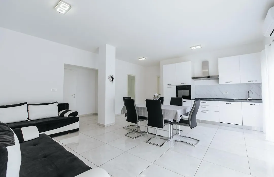 Apartments Lola-1