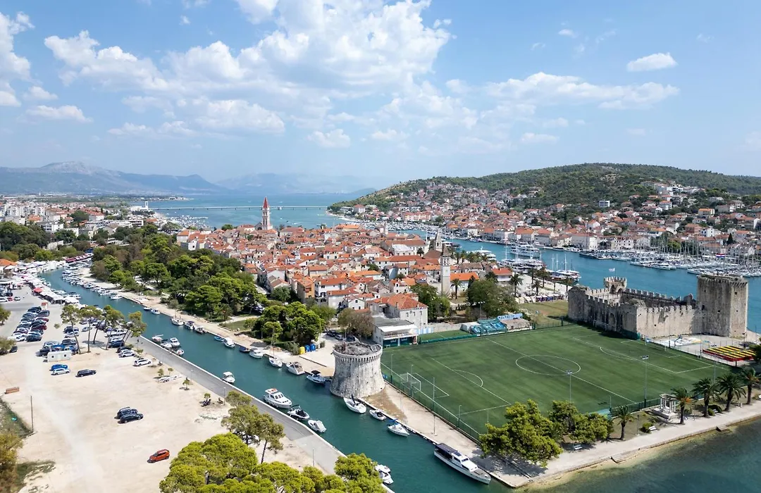 Apartments And Rooms With Parking Space Trogir - 13102-1